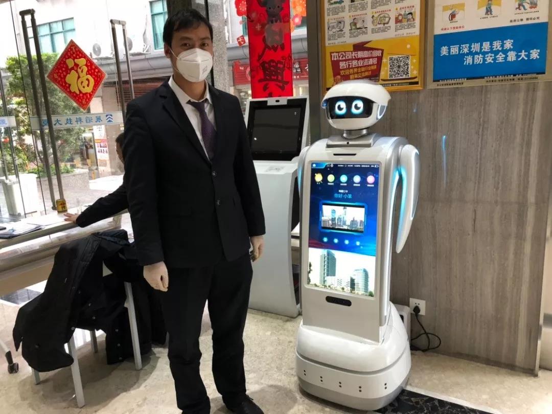 防护机器人 小笨智能